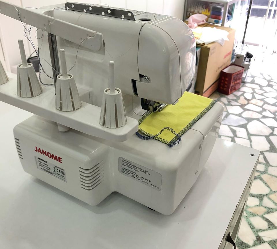 janome tr 3000 overlok makinasi 2 el aile dikis makinesi ev dikis makinasi eski siyah dikis makinasi alim satim tamir bakimi singer janome zetina bernette bernina victoria pfaff